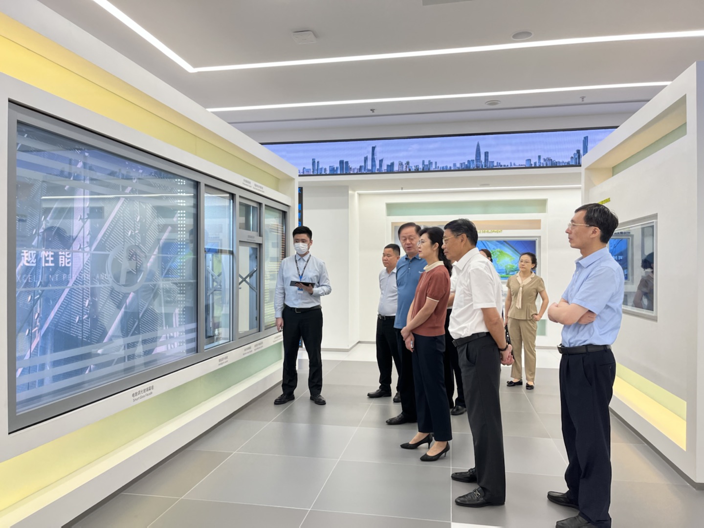 江西省政協(xié)副主席、省工商聯(lián)主席謝茹一行蒞臨方大集團考察